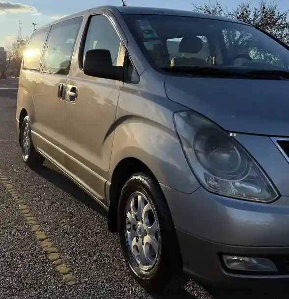 Hyundai H1 2.5 Premium 1 Mt 2011 - foto 2