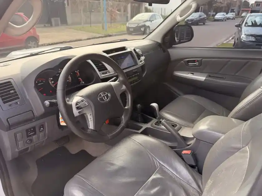 Toyota Hilux Pick-Up 3.0 Cd Srv Cuero I 171Cv 4X4 5At 2013 - foto 4