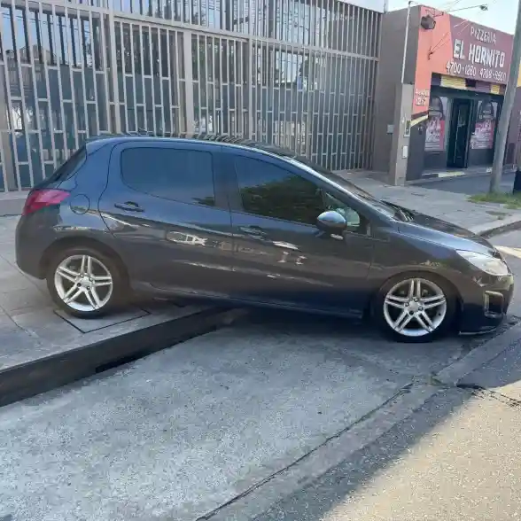 Peugeot 308 1.6 Feline Hdi 115Cv 2013 - foto 4