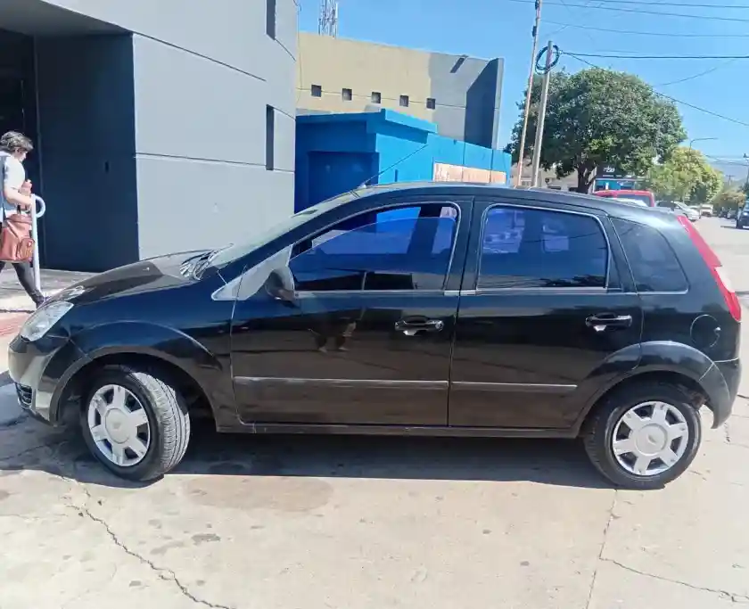 Ford Fiesta 2006 - foto 1