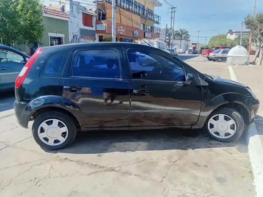 Ford Fiesta 1.6 Ambiente 2006 - foto 2