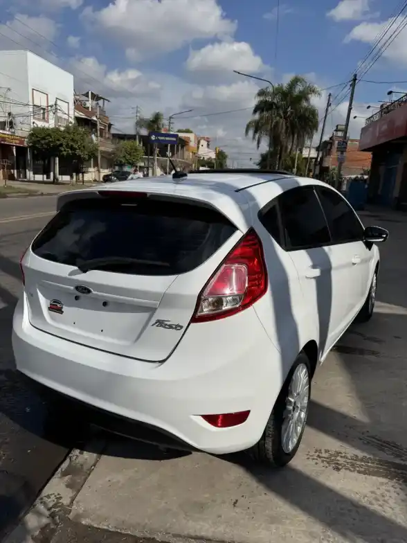 Ford Fiesta Kinetic 1.6 Se 120Cv 2013 - foto 3