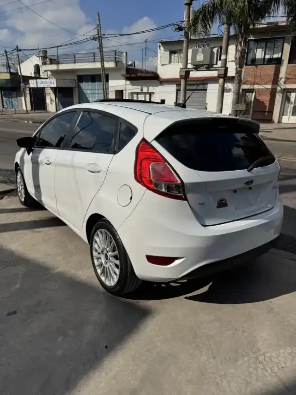 Ford Fiesta Kinetic 1.6 Se 120Cv 2013 - foto 4