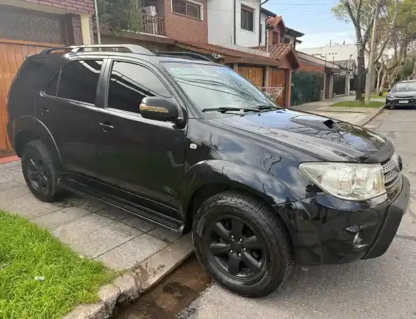 Toyota Hilux Sw4 3.0 Srv Cuero I 171Cv 4X4 4At 2011 - foto 2