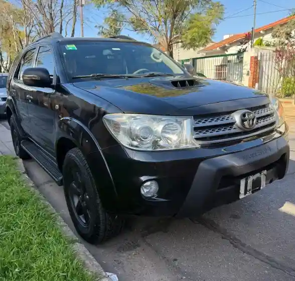 Toyota Hilux Sw4 3.0 Srv Cuero I 171Cv 4X4 4At 2011 - foto 3