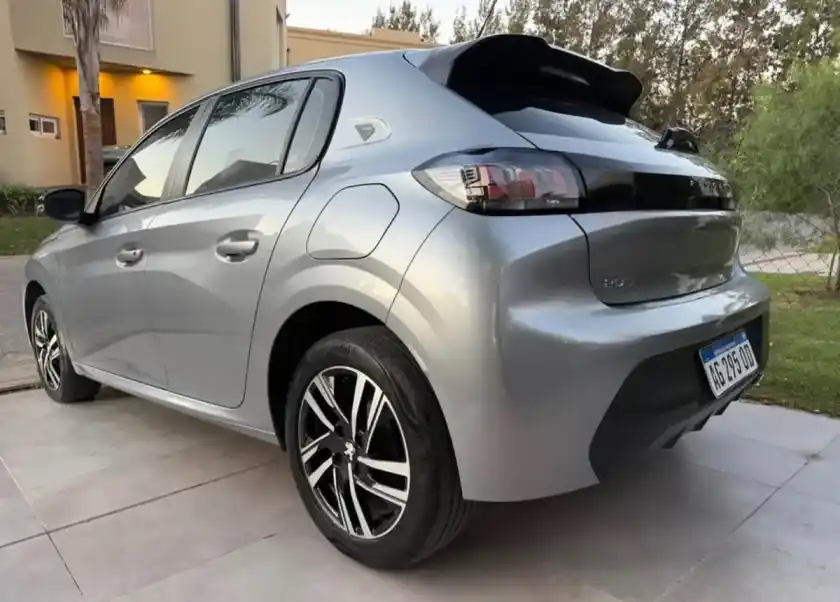 Peugeot 208 1.6 Road Trip 2023 - foto 2