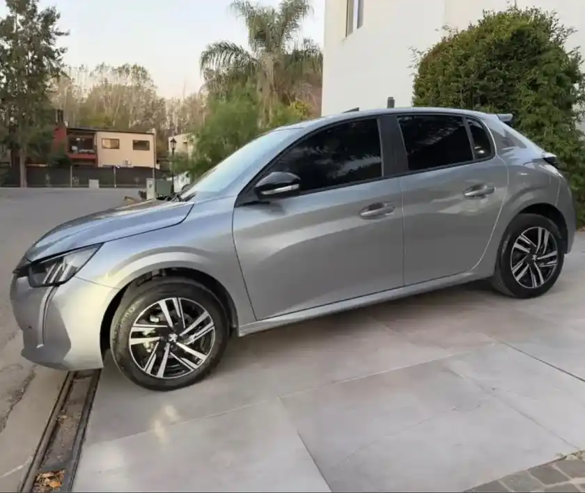 Peugeot 208 1.6 Road Trip 2023 - foto 3