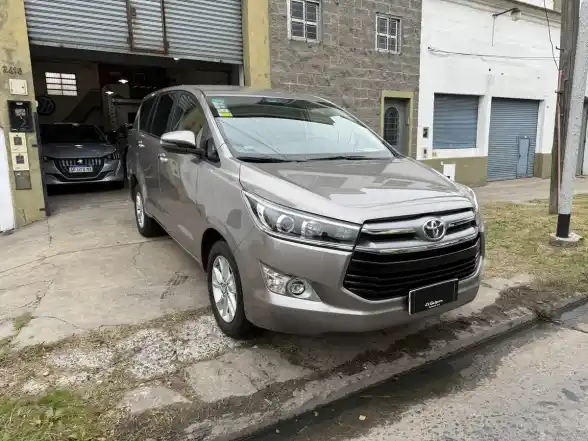 Toyota Innova 2.7 Srv 6At 8A 2018 - foto 3