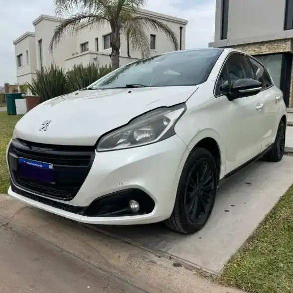 Peugeot 208 2016 - foto 1