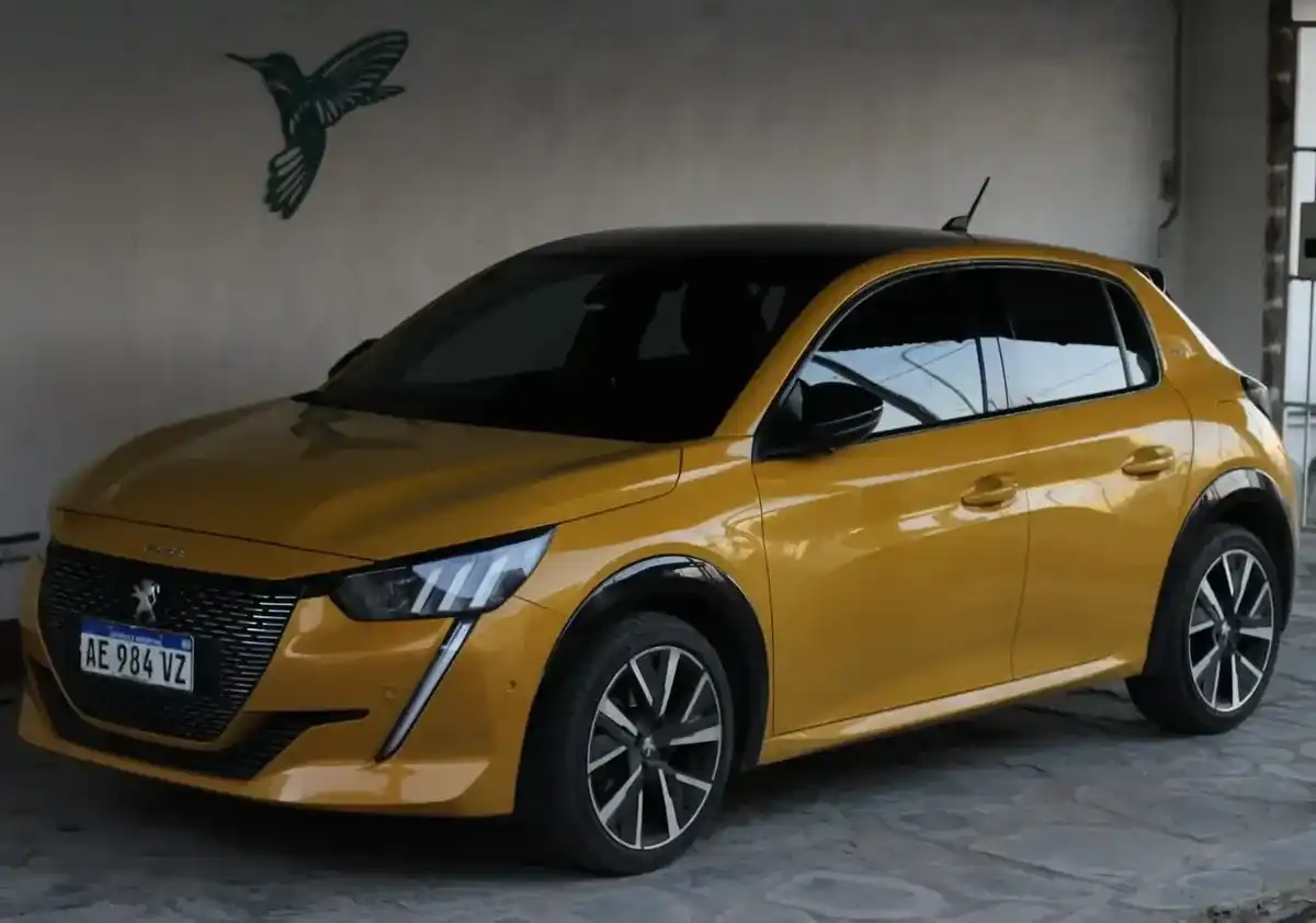 Peugeot 208 2021 - foto 1