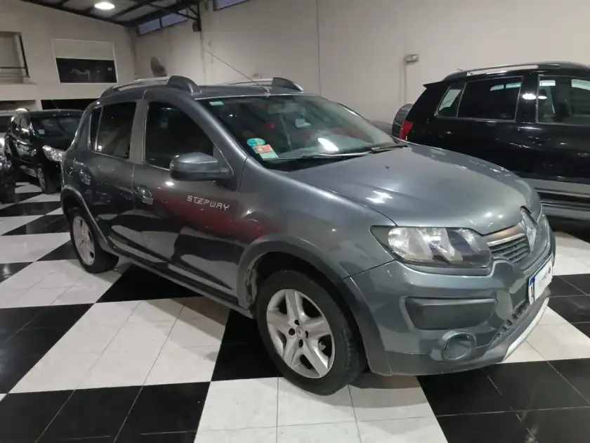 Renault Sandero Stepway 1.6 Expression 105Cv 2018 - foto 2