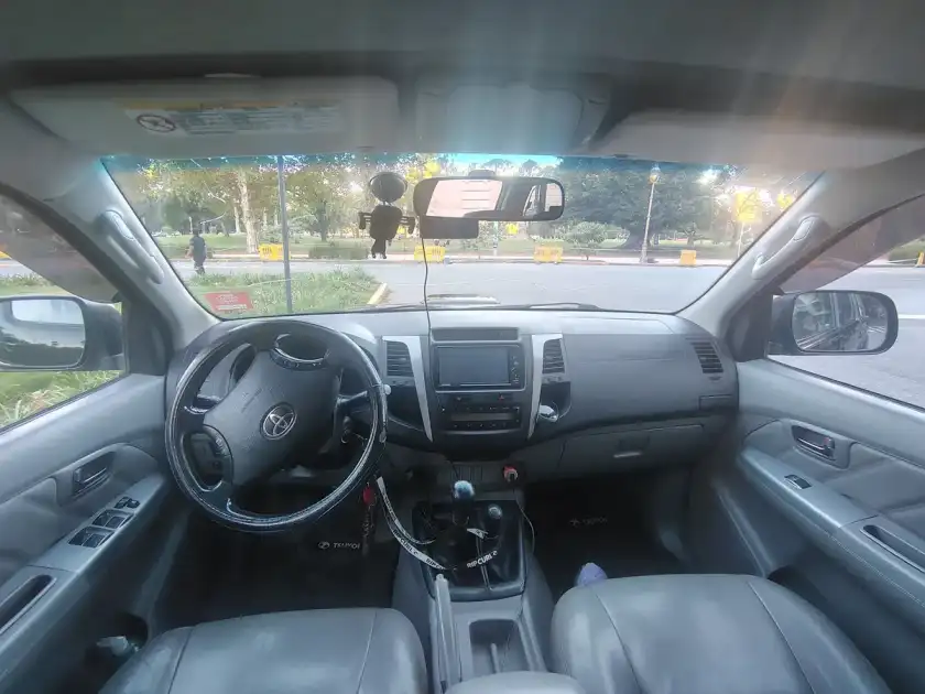 Toyota Hilux Pick-Up 3.0 I Srv Cab Doble 4X4 Cuero 2010 - foto 3
