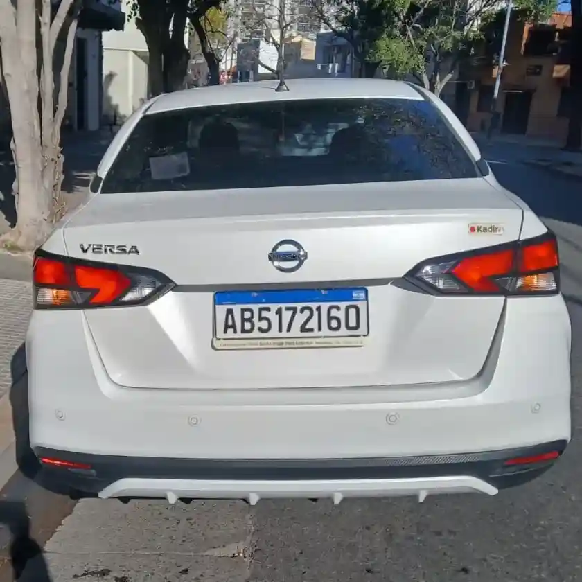Nissan Versa 2021 - foto 1
