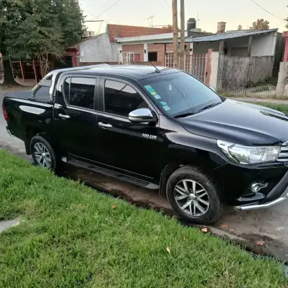 Toyota Hilux Pick-Up 2.8 Cd Srv 177Cv 4X2 2017 - foto 1