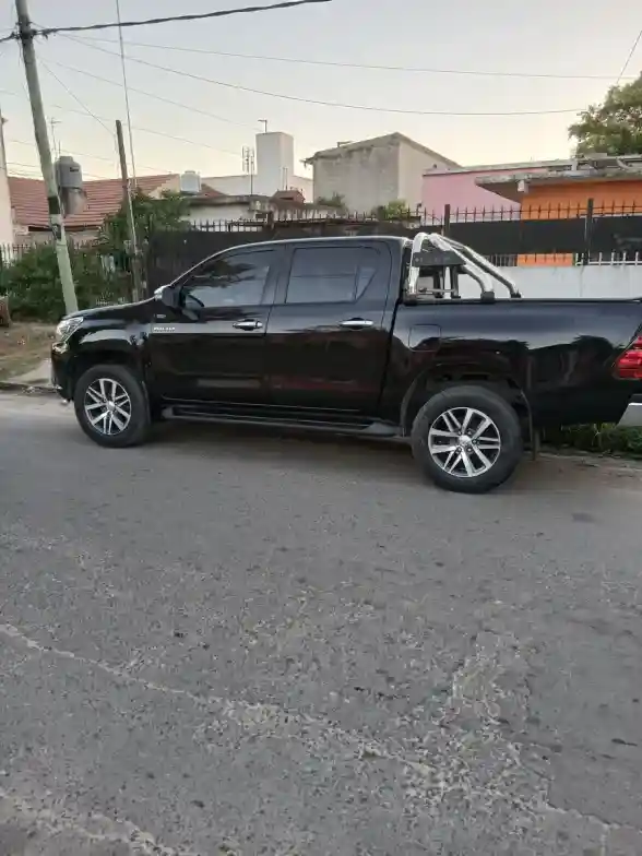 Toyota Hilux Pick-Up 2.8 Cd Srv 177Cv 4X2 2017 - foto 2