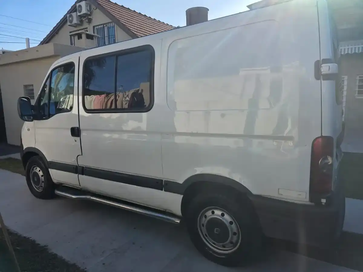 Renault Master 2.3 T4 Dci130 L1H1 Furgon Corto 2013 - foto 2