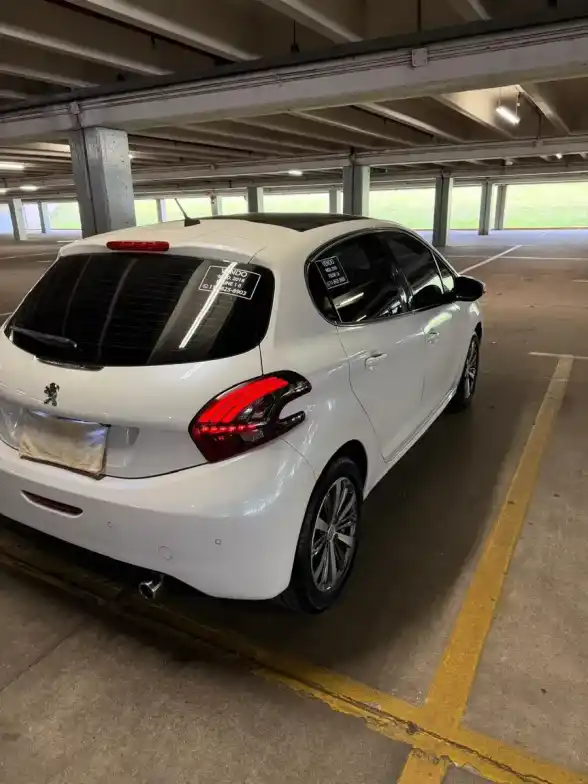 Peugeot 208 1.6 Feline  2018 - foto 5