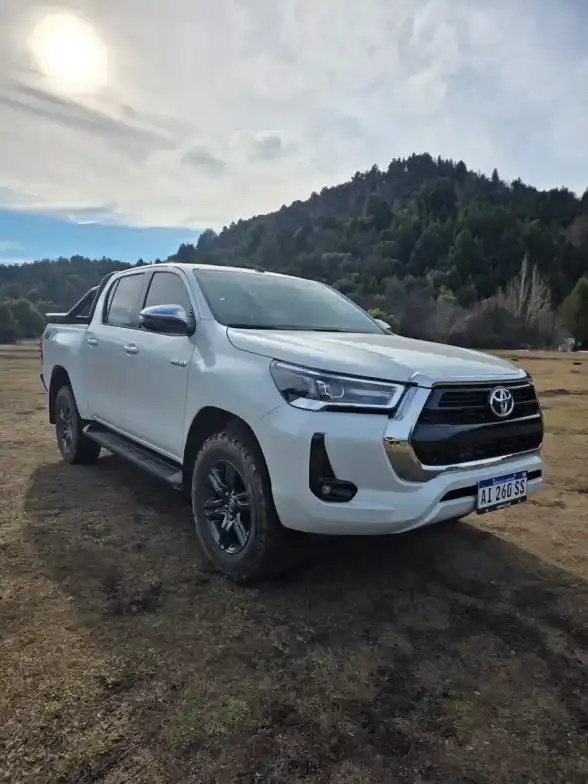 Toyota Hilux Pick-Up 2.8 Cd Srv 204Cv 4X4 At 2026 - foto 2