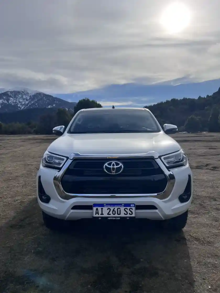 Toyota Hilux Pick-Up 2.8 Cd Srv 204Cv 4X4 At 2026 - foto 3