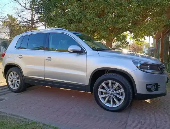 Volkswagen Tiguan 2012 - foto 1