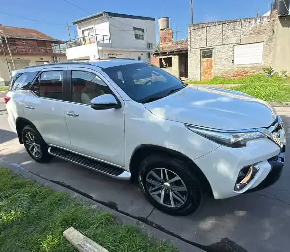 Toyota Hilux Sw4 2.8 Srx 177Cv 4X4 7As At 2018 - foto 1