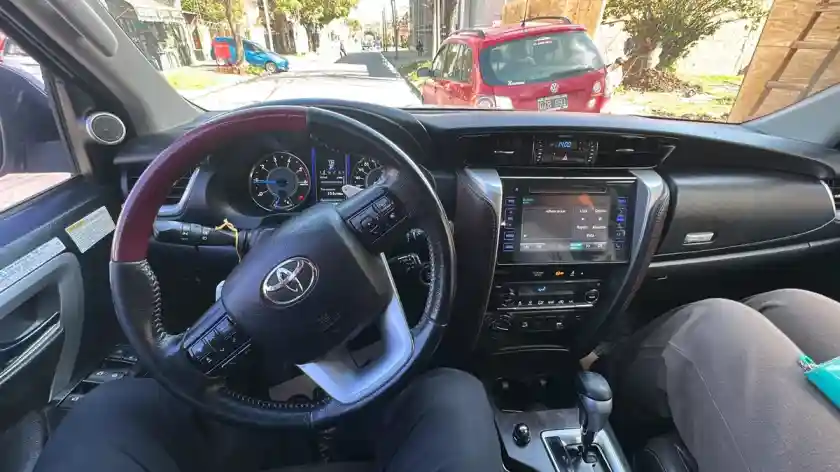 Toyota Hilux Sw4 2.8 Srx 177Cv 4X4 7As At 2018 - foto 2