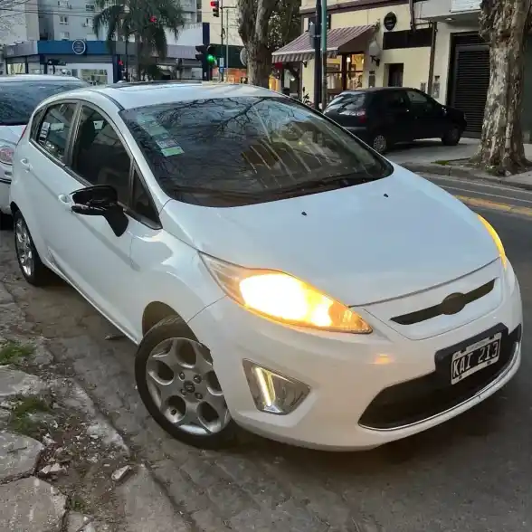 Ford Fiesta Kinetic 1.6 Design 120Cv Titanium 2011 - foto 2