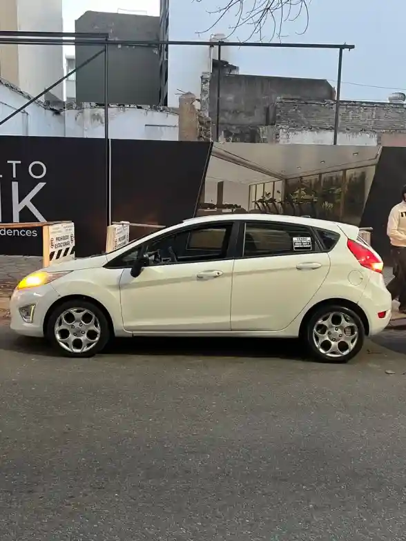 Ford Fiesta Kinetic 1.6 Design 120Cv Titanium 2011 - foto 3