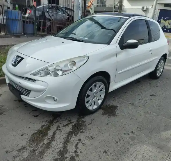 Peugeot 207 1.6 Feline 106Cv 3Ptas 2013 - foto 1