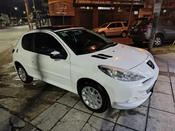 Peugeot 207 1.6 Feline 106Cv 3Ptas 2013 - foto 2