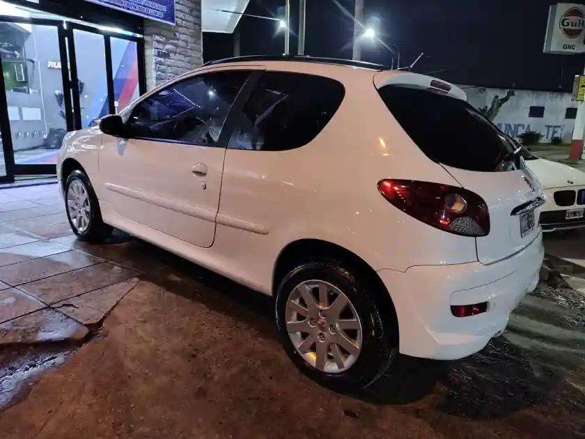 Peugeot 207 1.6 Feline 106Cv 3Ptas 2013 - foto 3