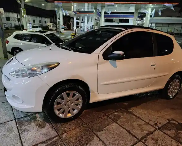 Peugeot 207 1.6 Feline 106Cv 3Ptas 2013 - foto 5