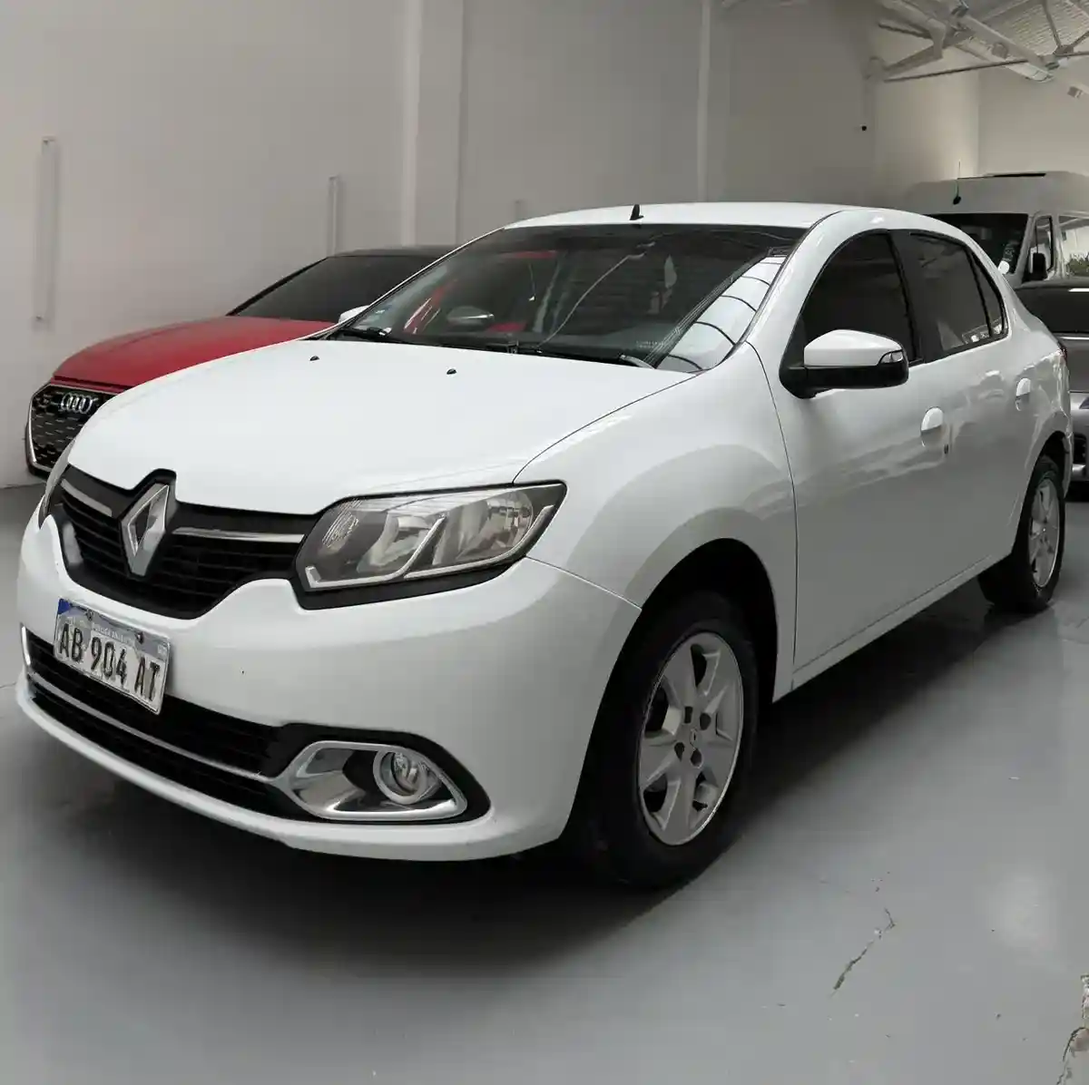Renault Logan 2017 - foto 1