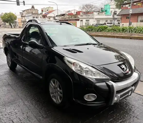Peugeot Hoggar Pick Up C/S 1,6 Escapade Abs 2014 - foto 1