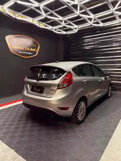 Ford Fiesta Kinetic 1.6 Titanium Powershift 120Cv 2014 - foto 4