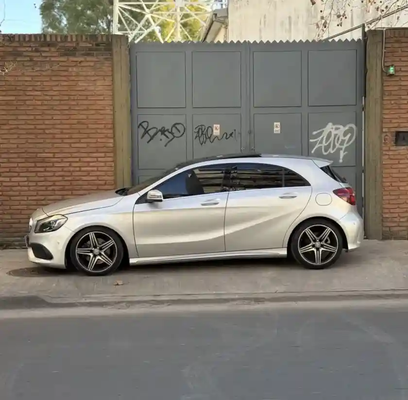 Mercedes-Benz Clase A 2.0 A250 Amg-Line 211Cv 2016 - foto 3