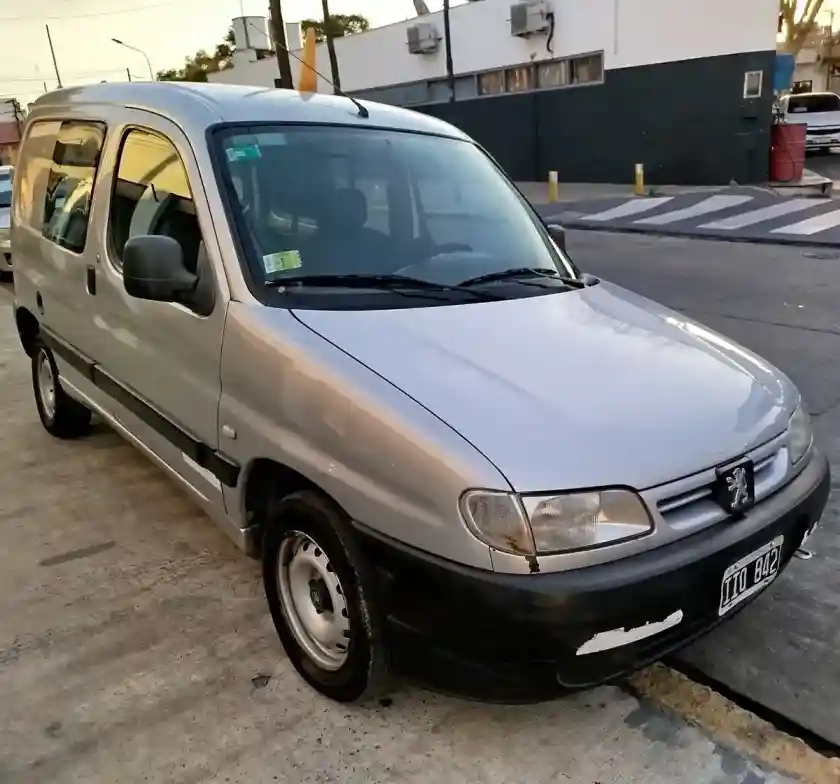 Peugeot Partner 1.4 Furgon Presence 2009 - foto 1