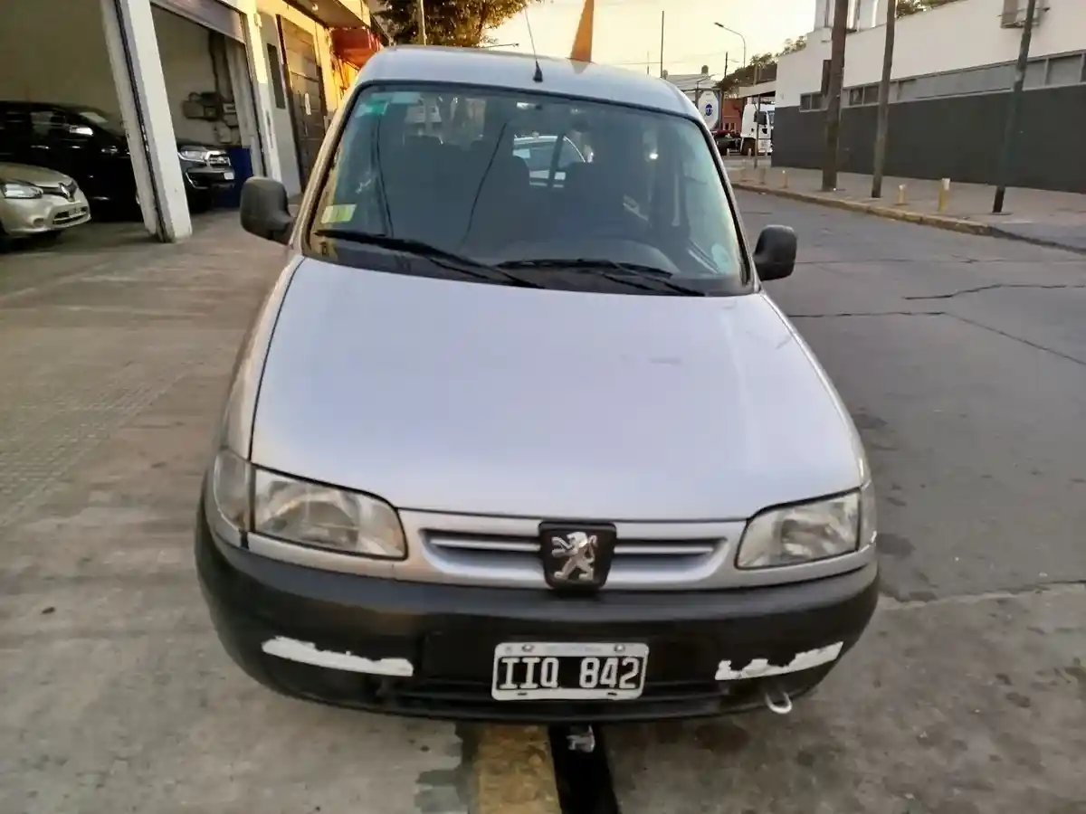 Peugeot Partner 1.4 Furgon Presence 2009 - foto 2