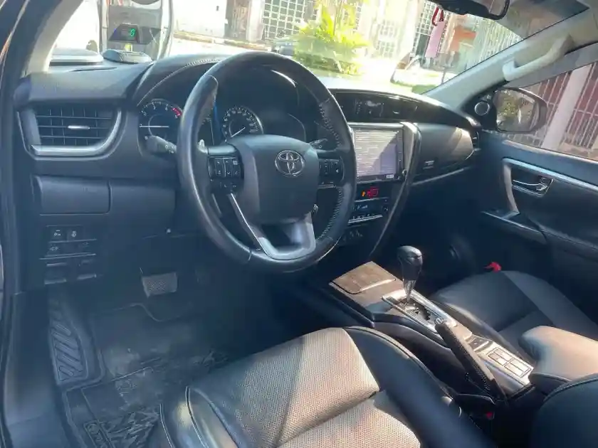 Toyota Hilux Sw4 2.8 Srx 177Cv 4X4 7As At 2020 - foto 3
