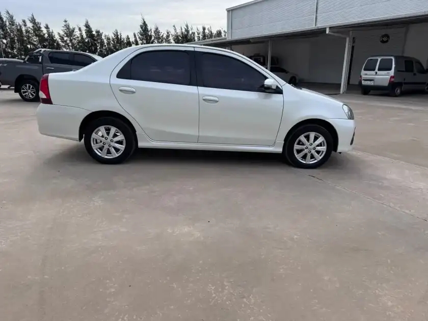 Toyota Etios 1.5 Xls At 2017 - foto 4