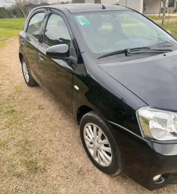 Toyota Etios 2014 - foto 1