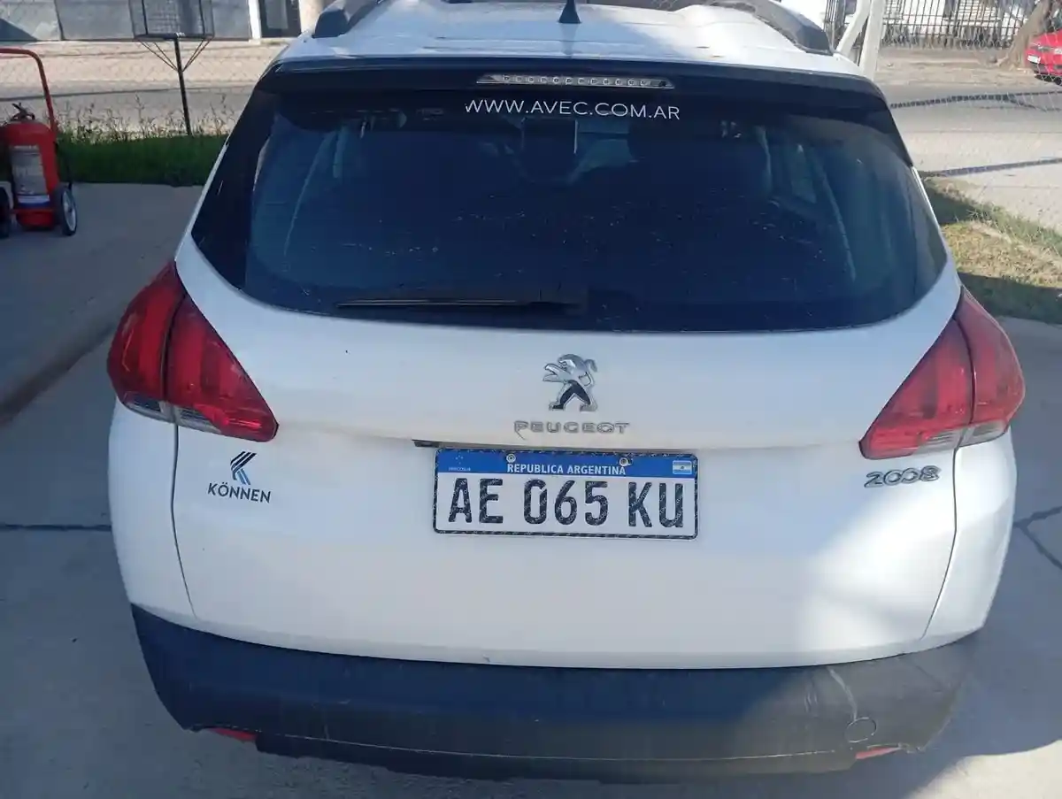 Peugeot 2008 1.6 Allure 2020 - foto 2
