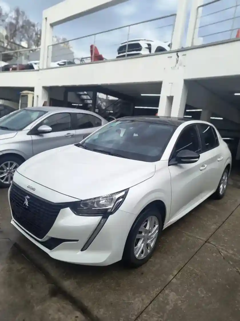 Peugeot 208 2024 - foto 1