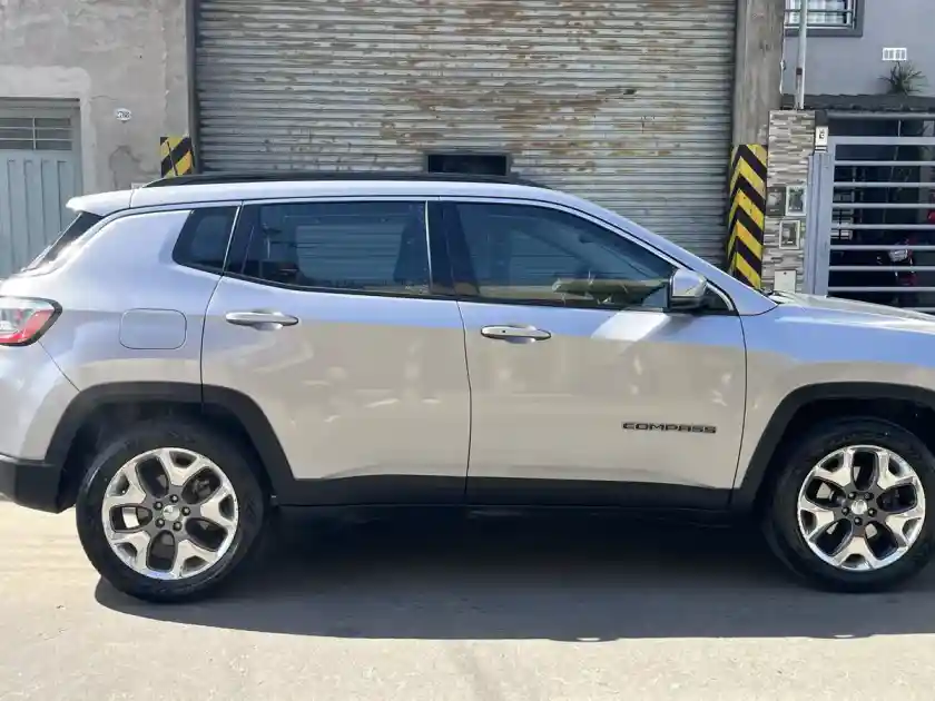 Jeep Compass 2.4 Longitude 2019 - foto 3