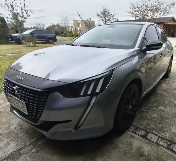 Peugeot 208 2023 - foto 1