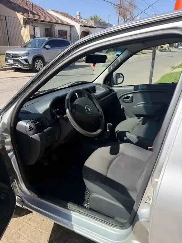 Renault Clio Mío 5 Puertas Confort 2013 - foto 4