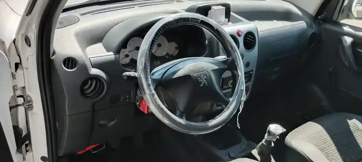 Peugeot Partner 1.6 Hdi Furgon Confort 2016 - foto 2