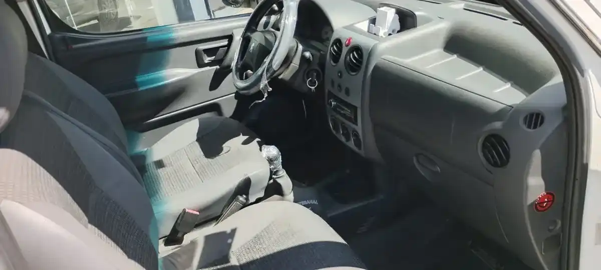 Peugeot Partner 1.6 Hdi Furgon Confort 2016 - foto 3