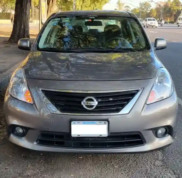 Nissan Versa 2013 - foto 1