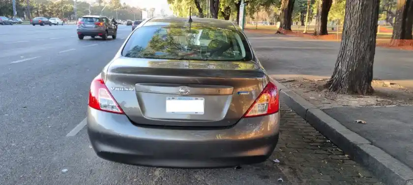 Nissan Versa 1.6 Acenta Mt 2013 - foto 3